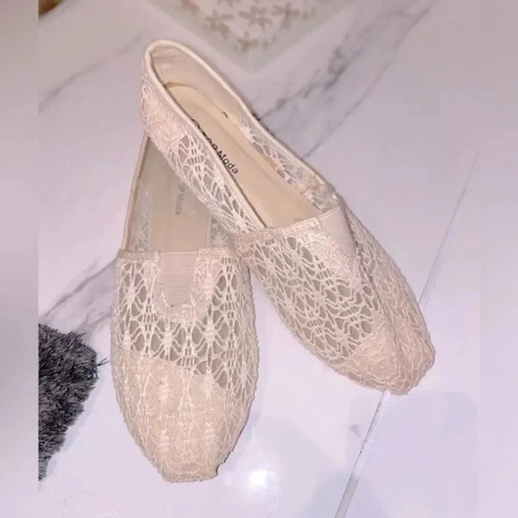 TOP MODA CREAM COLOR LACE SLIP ON SHOES. GREAT FOR WEDDINGS OR EVERYDAY WEAR S 8 - Picture 3 of 13
